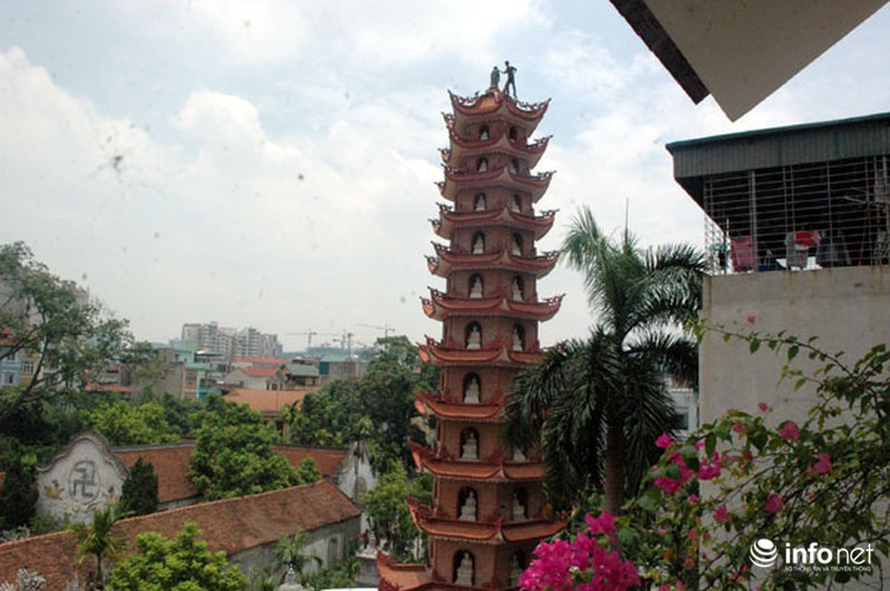 Thanh niên nghi “ngáo đá” nhảy từ nóc bảo tháp cao 40m xuống đất - ảnh 3