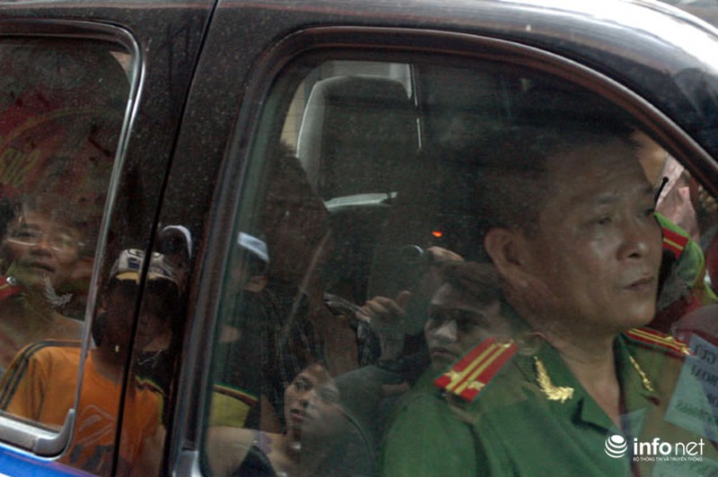 Thanh niên nghi “ngáo đá” nhảy từ nóc bảo tháp cao 40m xuống đất - ảnh 5