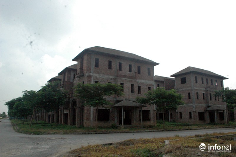 Những ngôi biệt thự chưa người ở đã “hóa thành” nhà cổ giữa Thủ đô - ảnh 11