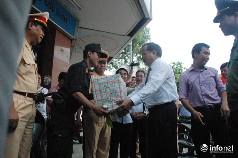 Bí thư Thành ủy Hà Nội thăm tổ công tác 141 - ảnh 13