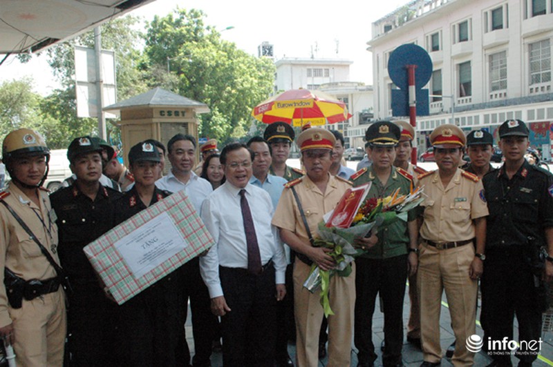 Bí thư Thành ủy Hà Nội thăm tổ công tác 141 - ảnh 15