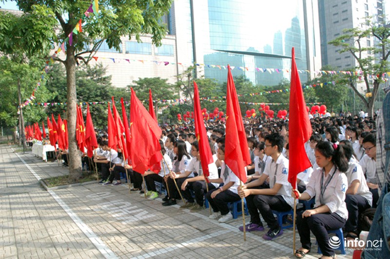 Tân học sinh trường THPT Hà Nội – Amsterdam tung thông điệp lên trời xanh - ảnh 4