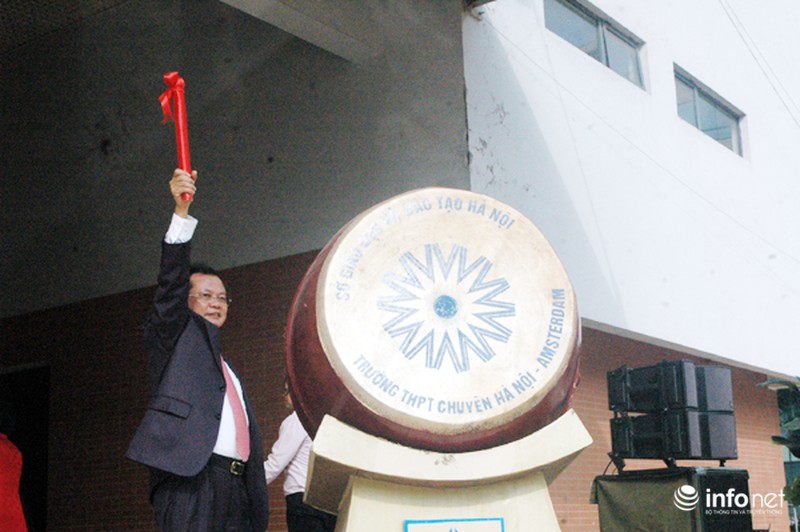 Tân học sinh trường THPT Hà Nội – Amsterdam tung thông điệp lên trời xanh - ảnh 6