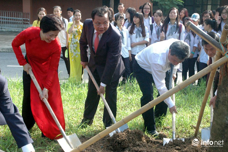 Tân học sinh trường THPT Hà Nội – Amsterdam tung thông điệp lên trời xanh - ảnh 9