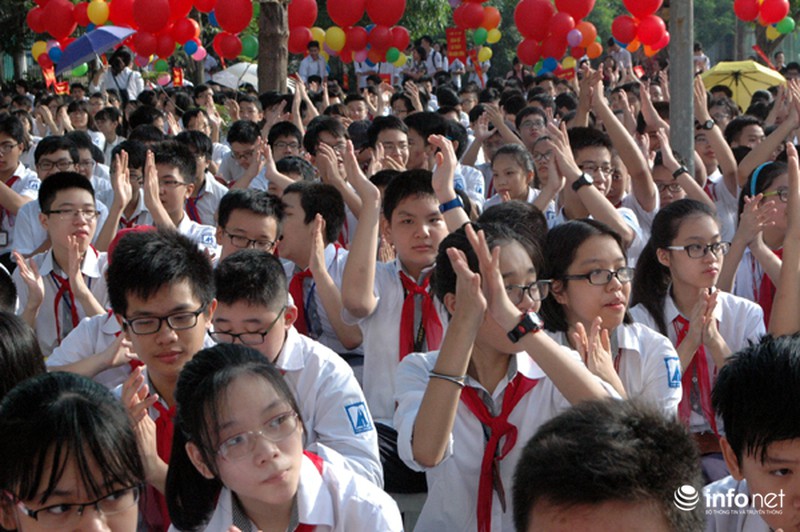 Tân học sinh trường THPT Hà Nội – Amsterdam tung thông điệp lên trời xanh - ảnh 8