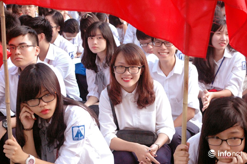 Ngắm những nữ sinh xinh xắn trong lễ khai giảng - ảnh 10