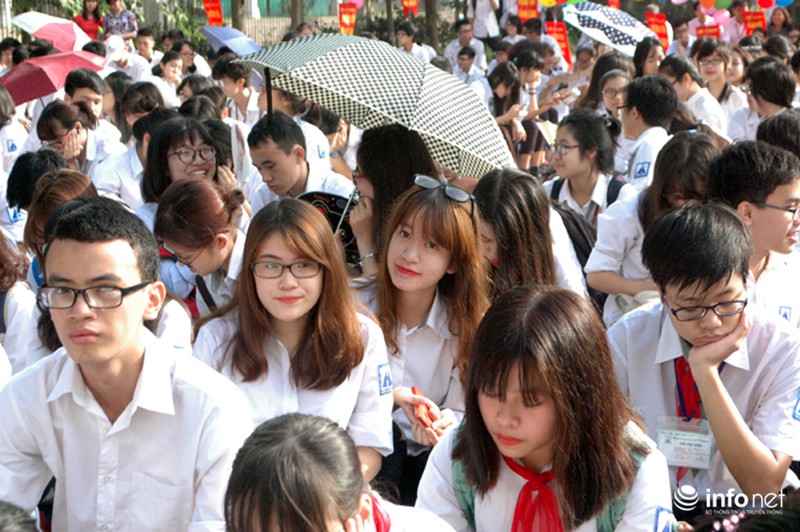 Ngắm những nữ sinh xinh xắn trong lễ khai giảng - ảnh 11