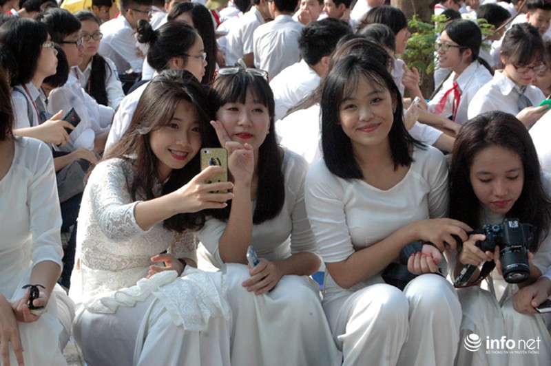 Ngắm những nữ sinh xinh xắn trong lễ khai giảng - ảnh 12