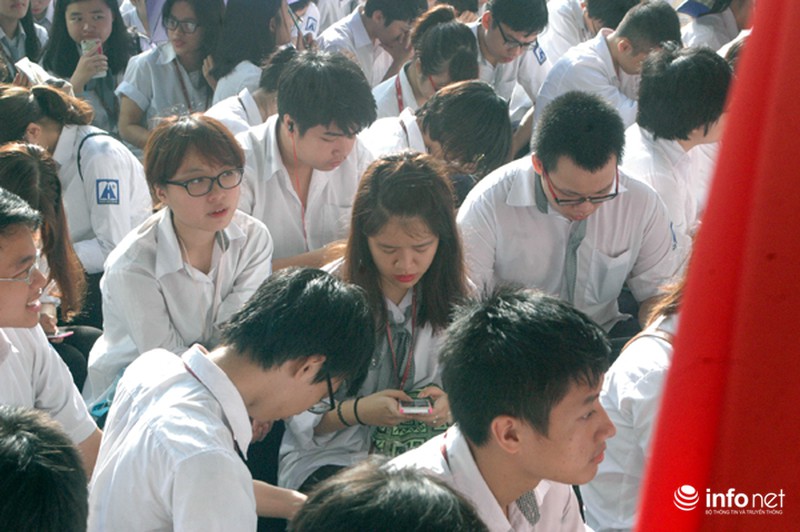 Ngắm những nữ sinh xinh xắn trong lễ khai giảng - ảnh 13