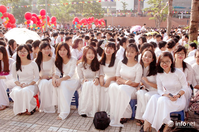 Ngắm những nữ sinh xinh xắn trong lễ khai giảng - ảnh 2