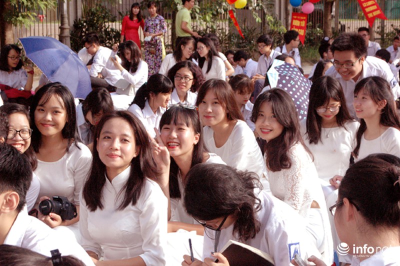 Ngắm những nữ sinh xinh xắn trong lễ khai giảng - ảnh 5