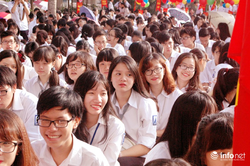 Ngắm những nữ sinh xinh xắn trong lễ khai giảng - ảnh 6