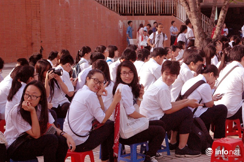 Ngắm những nữ sinh xinh xắn trong lễ khai giảng - ảnh 8