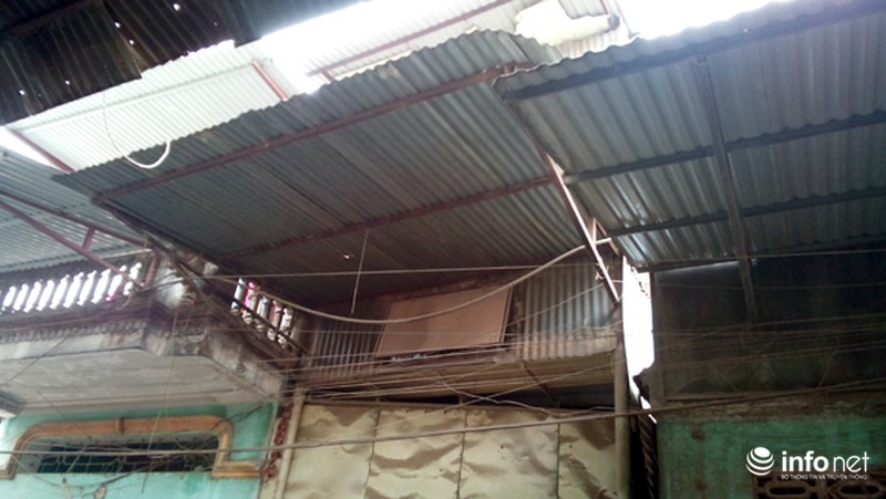 Hiện trường vụ án mạng giữa đêm khuya ở Thạch Thất, Hà Nội - ảnh 1