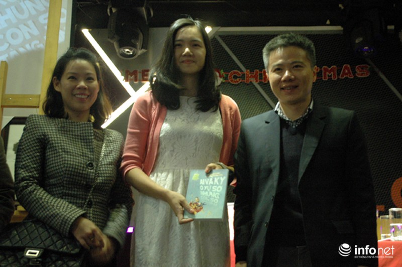 Con gái GS Ngô Bảo Châu chống nạng đi đấu giá sách ủng hộ trẻ em nghèo - ảnh 10