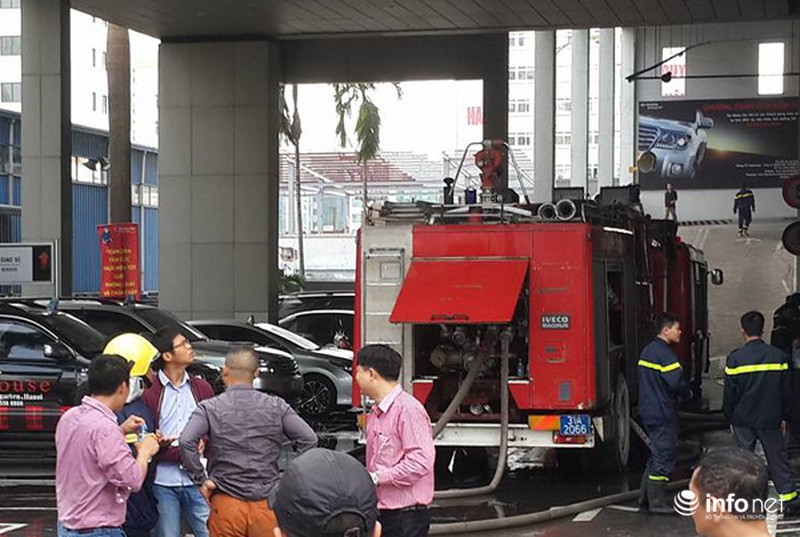 Cháy lớn ở Toyota Mỹ Đình - Hà Nội - ảnh 2