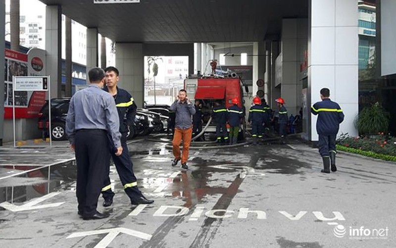 Cháy lớn ở Toyota Mỹ Đình - Hà Nội - ảnh 6