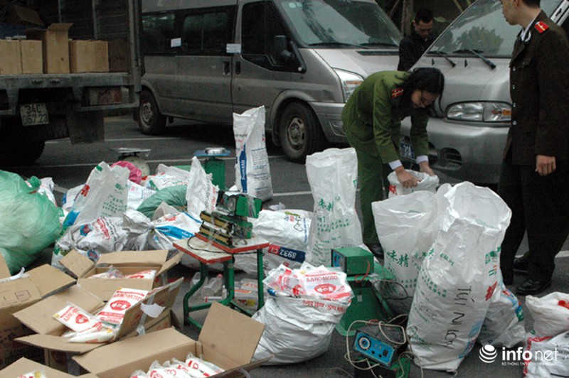 Cận cảnh kho mì chính, bột giặt Trung Quốc