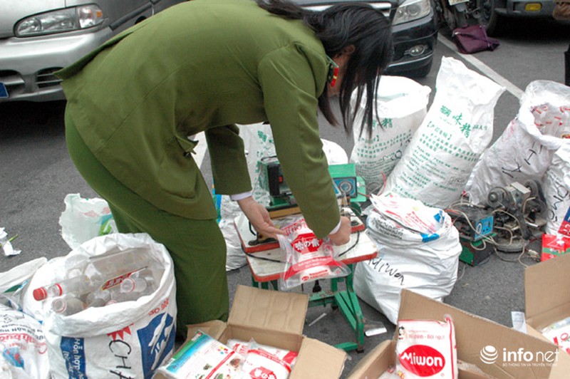 Cận cảnh kho mì chính, bột giặt Trung Quốc