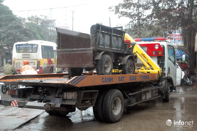 Hà Nội: CSGT đội mưa xử lý phương tiện gây nguy hiểm cho người khác - ảnh 11