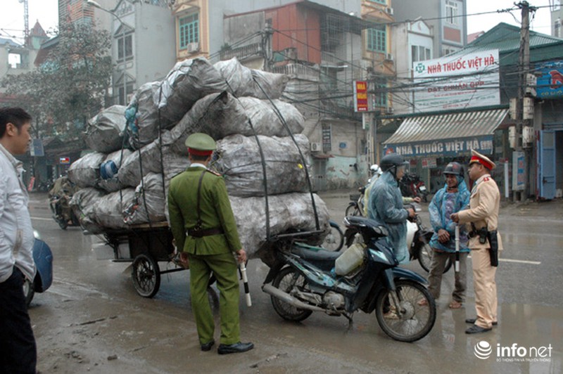 Hà Nội: CSGT đội mưa xử lý phương tiện gây nguy hiểm cho người khác - ảnh 7