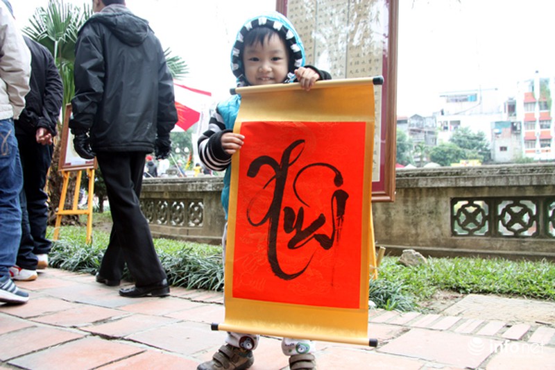 Nhộn nhịp phố chữ Xuân Bính Thân giữa lòng Thủ đô - ảnh 10