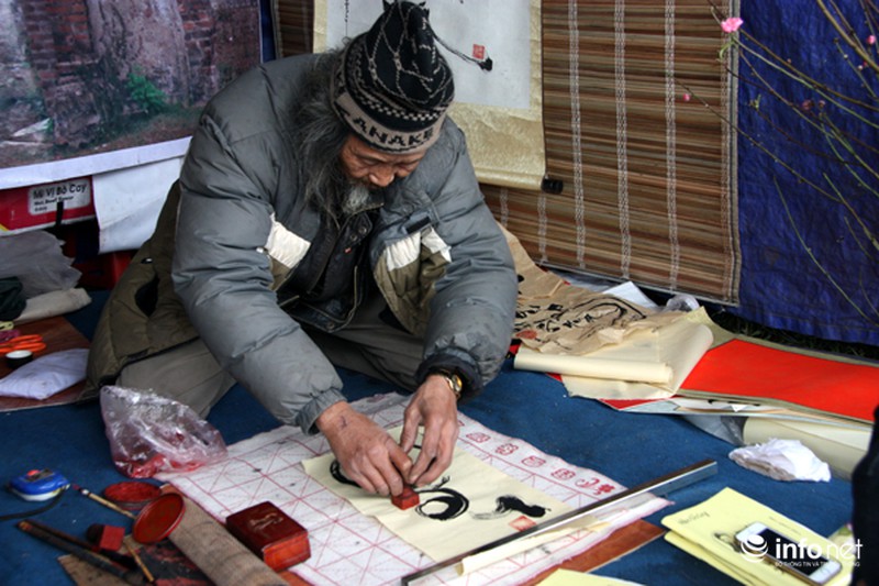 Nhộn nhịp phố chữ Xuân Bính Thân giữa lòng Thủ đô - ảnh 11