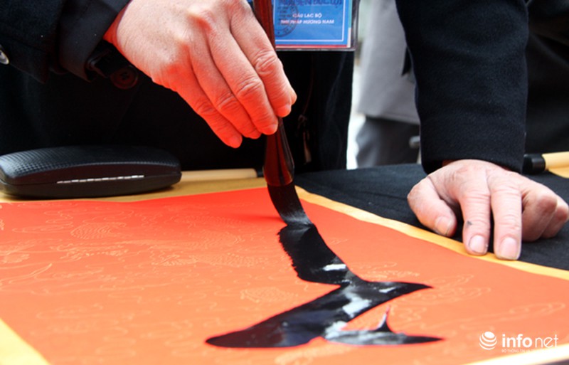 Nhộn nhịp phố chữ Xuân Bính Thân giữa lòng Thủ đô - ảnh 4