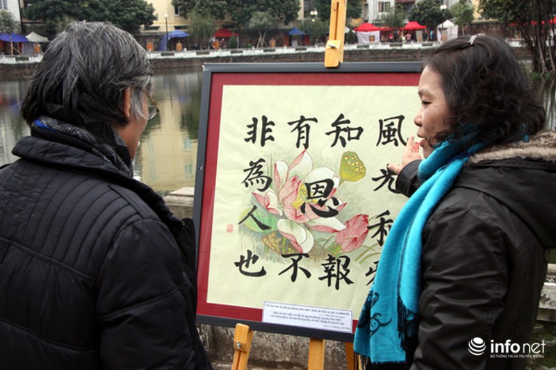 Nhộn nhịp phố chữ Xuân Bính Thân giữa lòng Thủ đô - ảnh 7