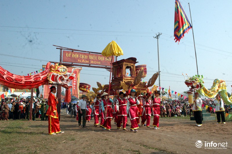 Biển người tham gia Lễ hội Tịch Điền - ảnh 1
