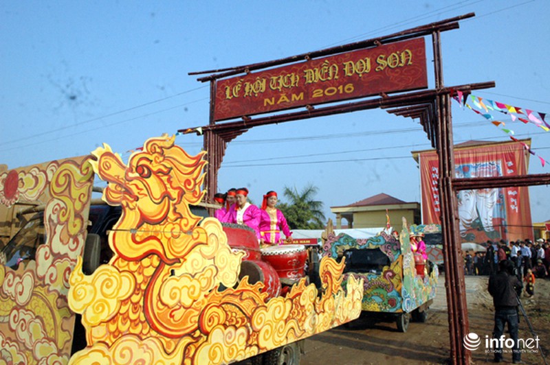 Biển người tham gia Lễ hội Tịch Điền - ảnh 2