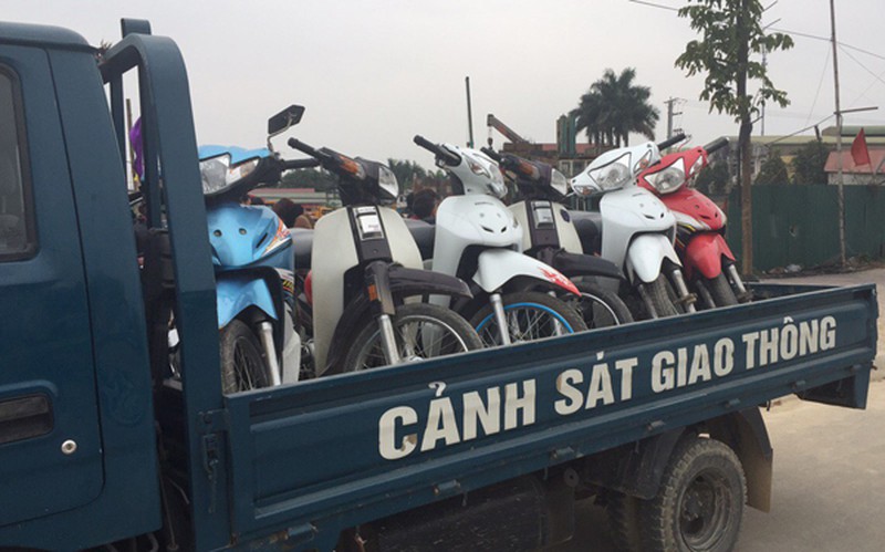 Hàng loạt thanh niên Hà Nội không đội MBH bị xử lý - ảnh 2