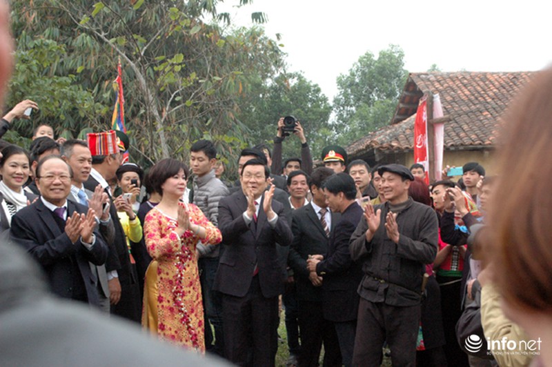 Chủ tịch nước tham gia trò chơi ném còn cùng đồng bào dân tộc Tày ở Thủ đô - ảnh 10