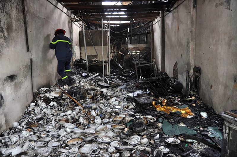 Hà Nội: Cháy lan chợ giữa ban ngày, tư thương hoảng loạn - ảnh 1