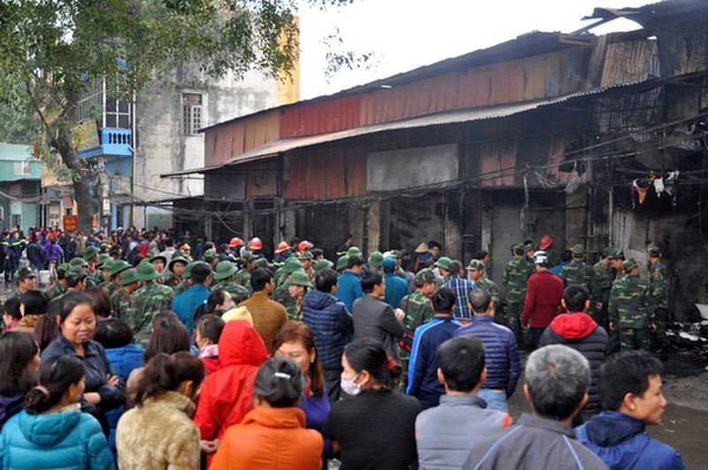 Hà Nội: Cháy lan chợ giữa ban ngày, tư thương hoảng loạn - ảnh 3