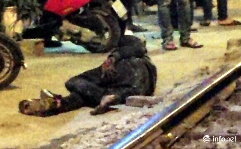 Nam thanh niên ngồi trên đường ray bị đoàn tàu hất văng hơn 10m - ảnh 2