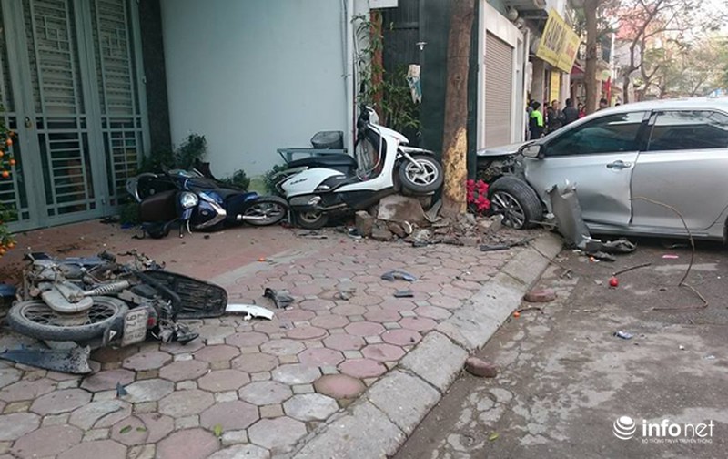 Lái xe Camry “điên” đâm chết 3 người ở Hà Nội khai đạp nhầm chân ga - ảnh 1