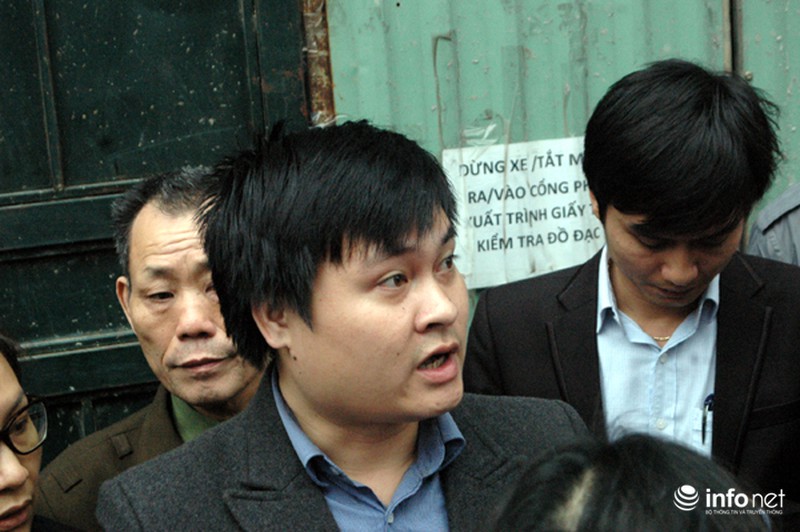 Cưỡng chế nhà 8B Lê Trực, gần 100 PV báo chí đứng ngoài - ảnh 10