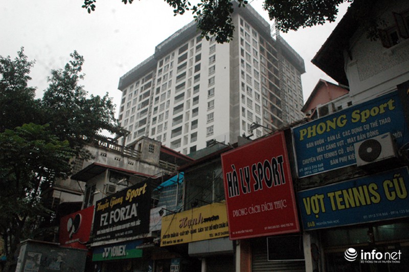 Cưỡng chế nhà 8B Lê Trực, gần 100 PV báo chí đứng ngoài - ảnh 4