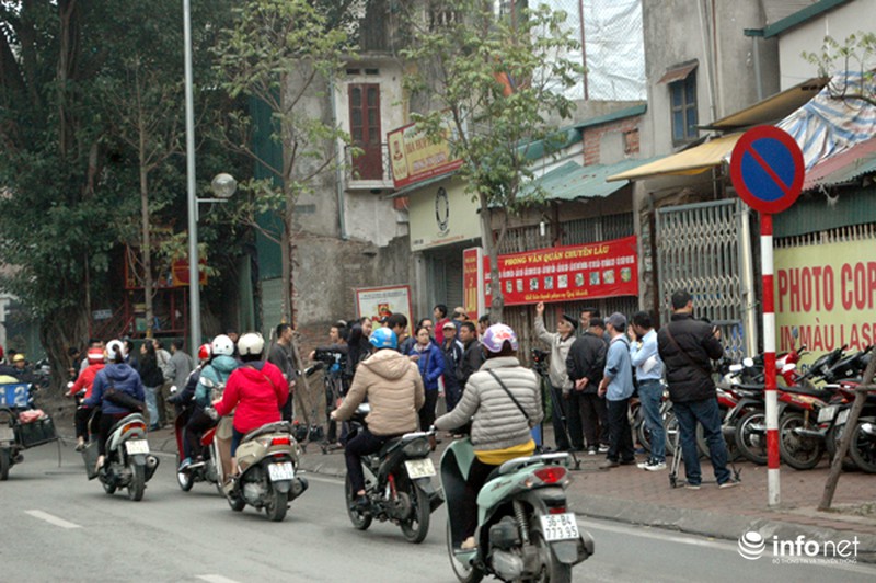 Cưỡng chế nhà 8B Lê Trực, gần 100 PV báo chí đứng ngoài - ảnh 6