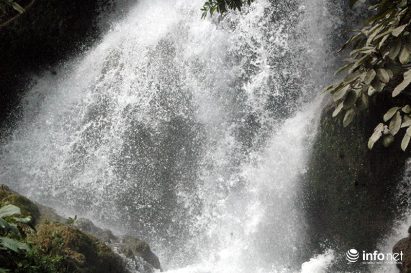 Vẻ đẹp hùng vĩ của thác Bản Giốc - ảnh 2