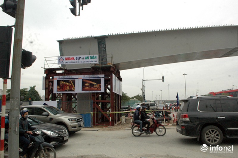 Đơn vị thi công giải thích sự cố dầm thép khổng lồ rơi ở Hà Nội - ảnh 7