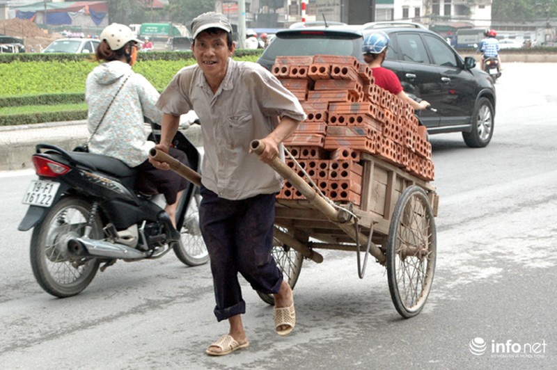 Những người lao động đang “quên” ngày Quốc tế của mình - ảnh 1