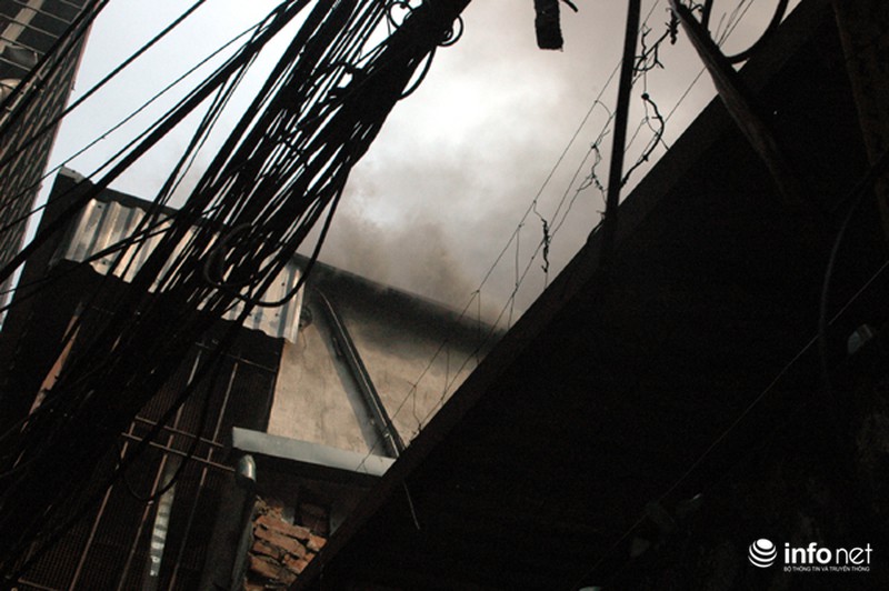 “Bà hỏa” liên tục hỏi thăm nhà của người dân Thủ đô trong một ngày - ảnh 10