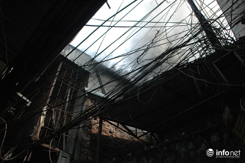 “Bà hỏa” liên tục hỏi thăm nhà của người dân Thủ đô trong một ngày - ảnh 3