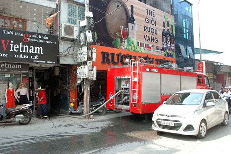 “Bà hỏa” liên tục hỏi thăm nhà của người dân Thủ đô trong một ngày - ảnh 1