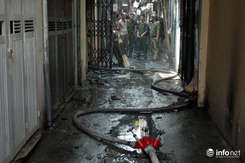 “Bà hỏa” liên tục hỏi thăm nhà của người dân Thủ đô trong một ngày - ảnh 8