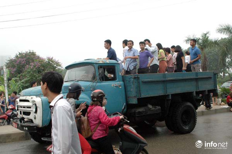 Dân chung cư khốn khổ sau cơn mưa lớn - ảnh 12