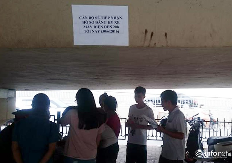 CAQ.Hoàn Kiếm: Hơn 300 lượt đăng ký xe máy điện trong hai ngày 29, 30/6 - ảnh 4