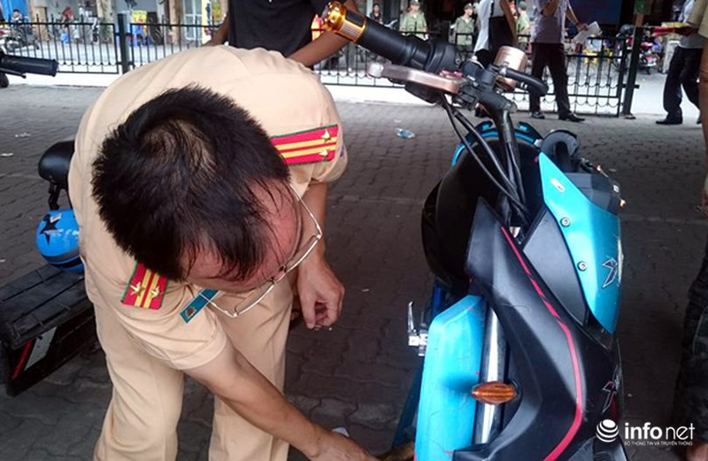 CAQ.Hoàn Kiếm: Hơn 300 lượt đăng ký xe máy điện trong hai ngày 29, 30/6 - ảnh 8